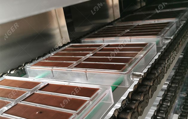 Molding Process of Chocolate Moulding Machine